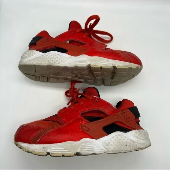Nike Air Huarache University Red Sneakers - Picture 7 of 11